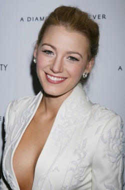 hot-celeb-posts:  Blake Lively