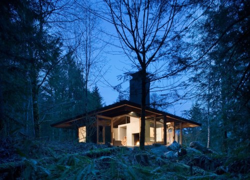 archatlas:    Tye River Cabin Olson KundigSituated in a dense forest near the Tye River, this meditative retreat connects to the nature that surrounds it.The square base of the two-level structure is rendered in cast-in-place concrete, as is the large