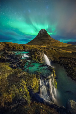 tulipnight:  Kirkjufell by CoolbieRe on Flickr.