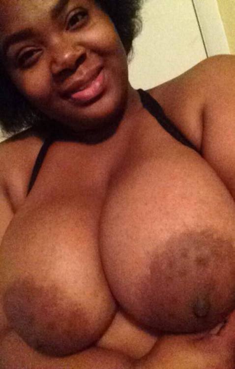 curtflirt509:  She has a nice pair!!!