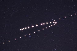 wonders-of-the-cosmos:Retrograde motion of Mars in the night sky of the Earth.Image Credit: Tunc Tezel  