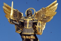 statuemania:  Archangel St. Michael Maidan