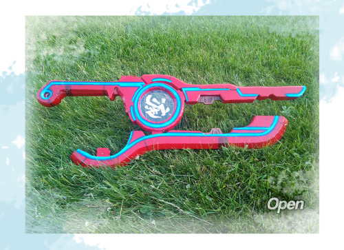 clarissadixonsart:  That’s right! I’m taking monado commissions! I’m offering two different types: Switchable and solid. Each are made of foam, primed, painted, and sealed. The inner circular piece is made of clear plexiglass. It comes blank, but
