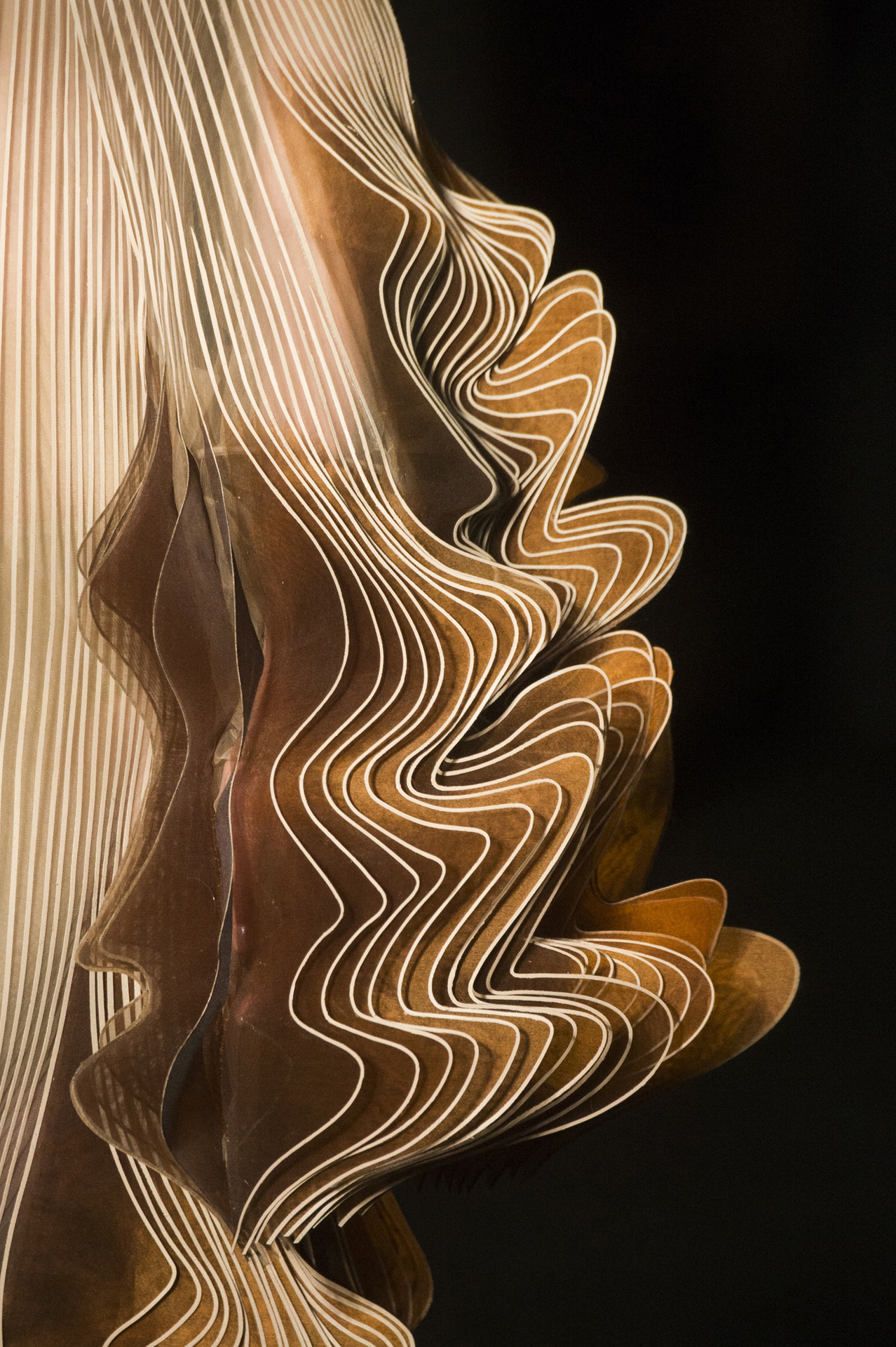 sendommager: Details at Iris van Herpen fall/winter 2018 couture