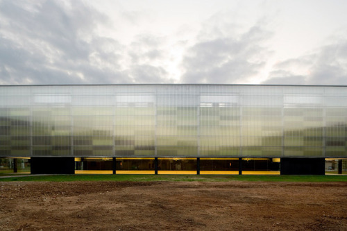 BCQ Arquitectura. Pabellón de deportes. Olot, Girona. 2010