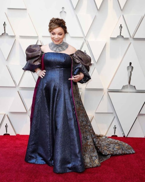 Oscars 2019 - Ruth E. Carter, holding her Oscar for Best achievment in Costume Design for Black Pant