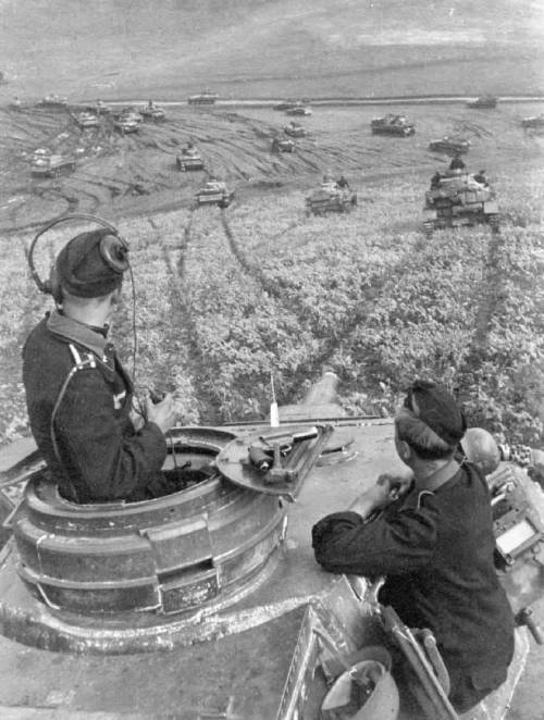 greasegunburgers: 24th Panzer Division of the Wehrmacht on way to Stalingrad, 1942.