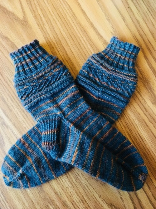 thesleepyknitter:Finally finished some pretty socks for myself, to recover from the craziness of Chr