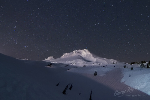 Lyrid Meteor Over Mount Hood by Gary Randall on Flickr.