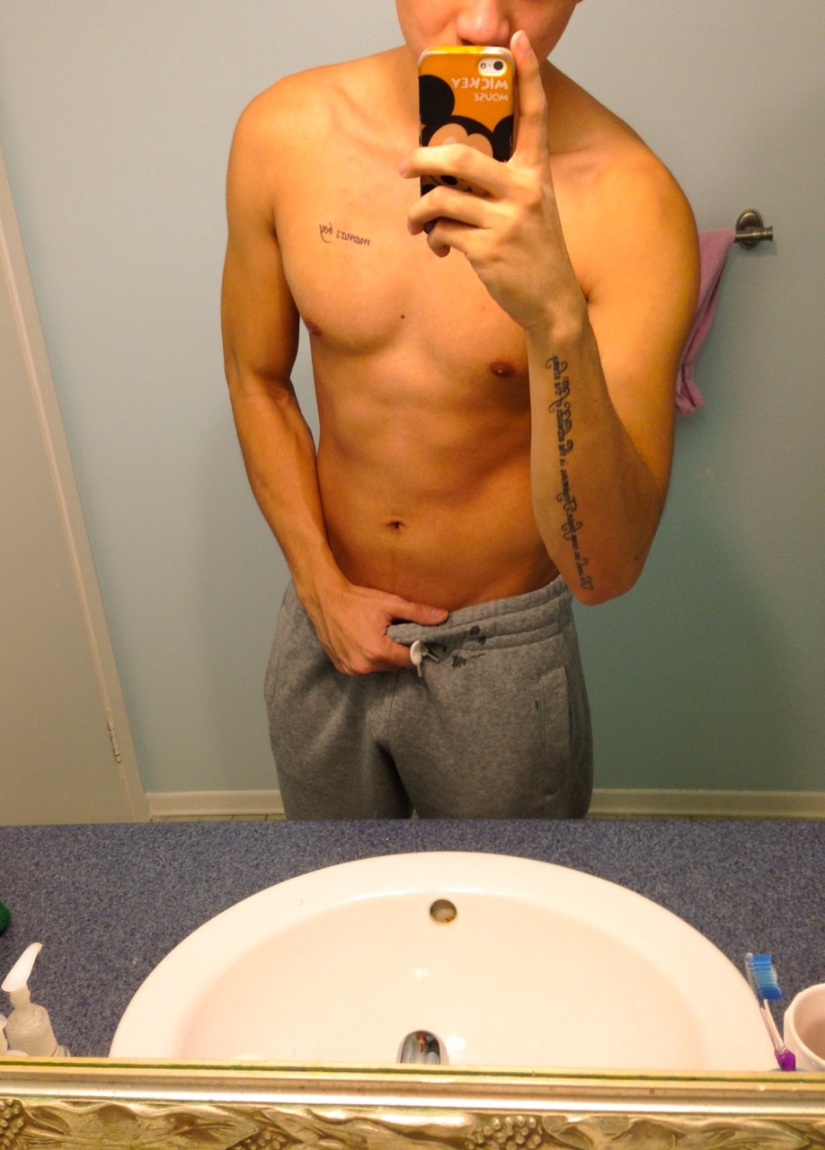 damnhugecock:  Wanna view more? http://ift.tt/11wEQv9 