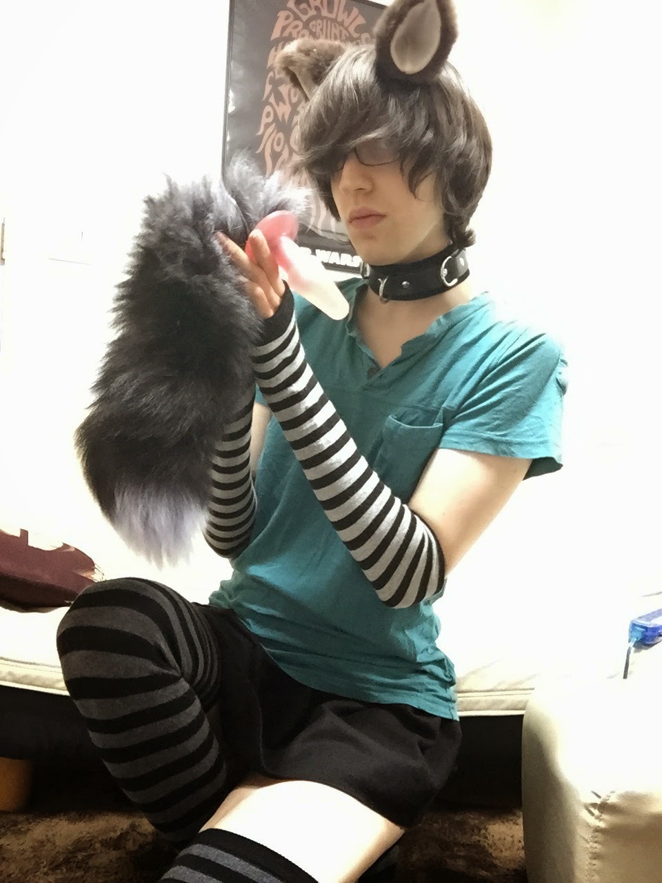 dom-wolfy:  neurolog:  When the roommate’s away, the cat will play. :3Adorbs