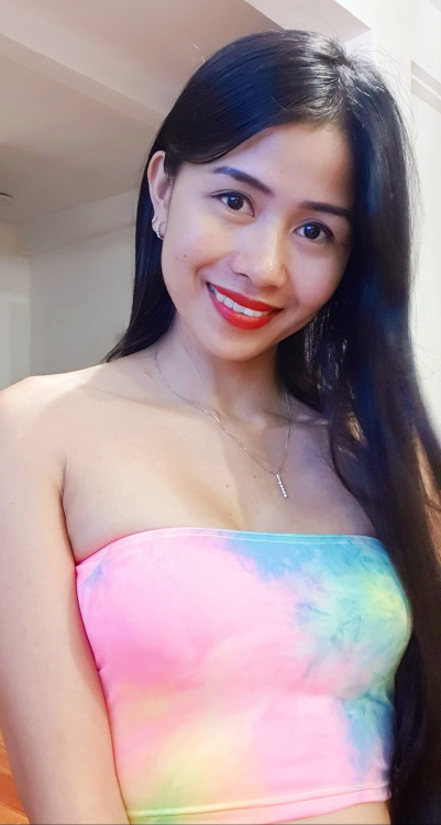 Another angle of her lovely smile in her new profile:http://filipinachat.org/performer.php?model_id=