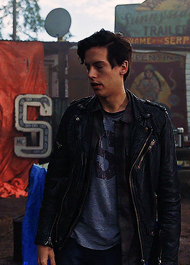 nocteauri:Riverdale 30 day challenge // Day 11: favorite outfit          ↳ favorites: Jughead’s Sout