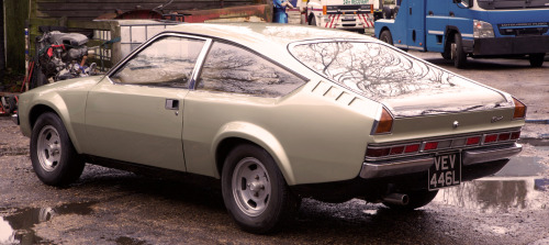carsthatnevermadeit:  Ford Cirrus, 1972. The Cirrus was a result of the IBCAM British Styling Competition. The winning design was by Michael Moore, a  Chrysler UK automotive designer.  It was first shown in 1972 at the Earls Court Motor Show. The
