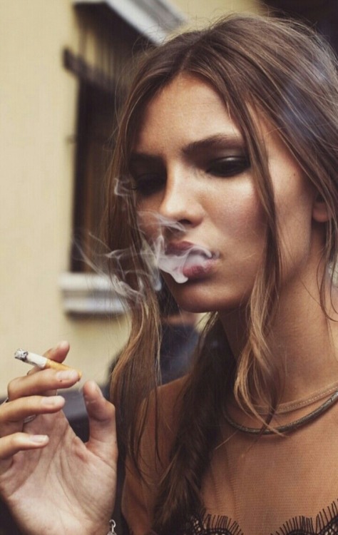 vipswsalta: sexy smoking!!