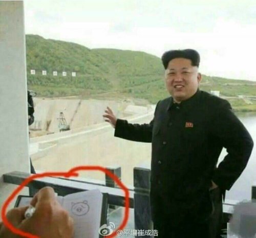 dontrblgme404:  Korori Kyunさんのツイート: “中国の記者が金正恩の取材しながらこんな絵を描いてたww https://t.co/cEGlR1V4yf”