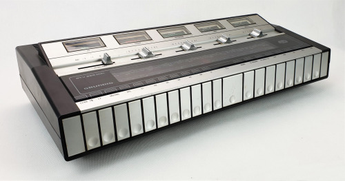 Slick front panel switches on this Grundig RTV 820 // Broadcast Receiver (Germany, 1972)  The w