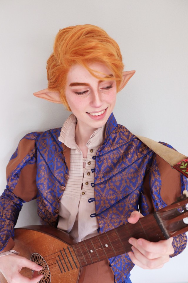 ☀️🦊
Some more Sorrian pictures. This is the second costume I made for my dnd character. It was kinda born from the joke of 