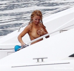 nude-british-celebrities:  Geri Halliwell