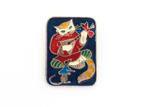 sovietpostcards:Cat playing balalaika vintage enamel pin
