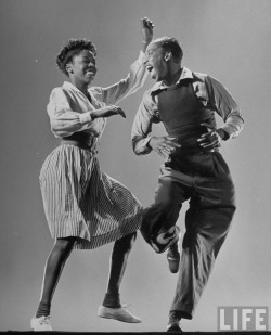 blackhistoryalbum:  DOING THE LINDY —- Leon James and Willa Mae Ricker demonstrate the Lindy Hop, 1942. 