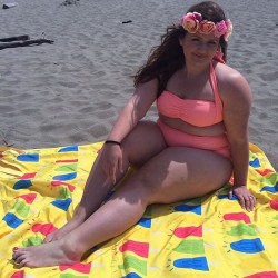 marshmallowfluffwoman:  I had such an awesome day. There’s no place I’d rather be than at a beach. #beach #beachgirl #fatkini #bikini #fatspo #fatshion #fatacceptance #size18 #flowercrown #nofilter