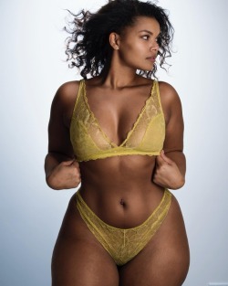 femmefatalecreams:  eastsidedetroitplaya:Ill Take A Plus Size Model Over All  Women are so beautiful   Leslie Sidora