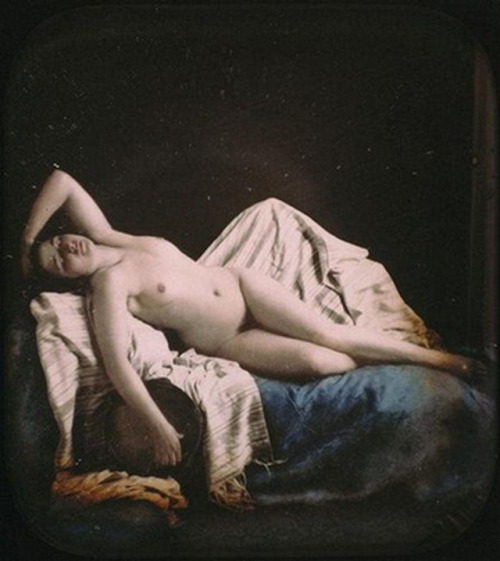 Auguste Belloc & Félix Jacques Antoine Moulin: Femme sur un lit, Daguerreotype, 1855 (ca)