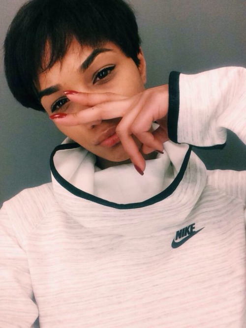 cyberbitch2001:  kingsxoqueens:  kíngsхσquєєns.  // ghetto pale //
