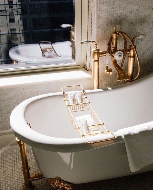 oldfarmhouse:[Soak Tub aka Hip bath]Via@dustjacketattic @pinterest