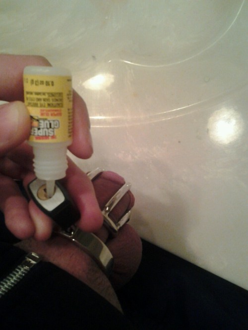 mastera6:  vbmike:  12/17/13 - Super glued my lock shut.  These situations always make me laugh…this boy is in for a fun time. 