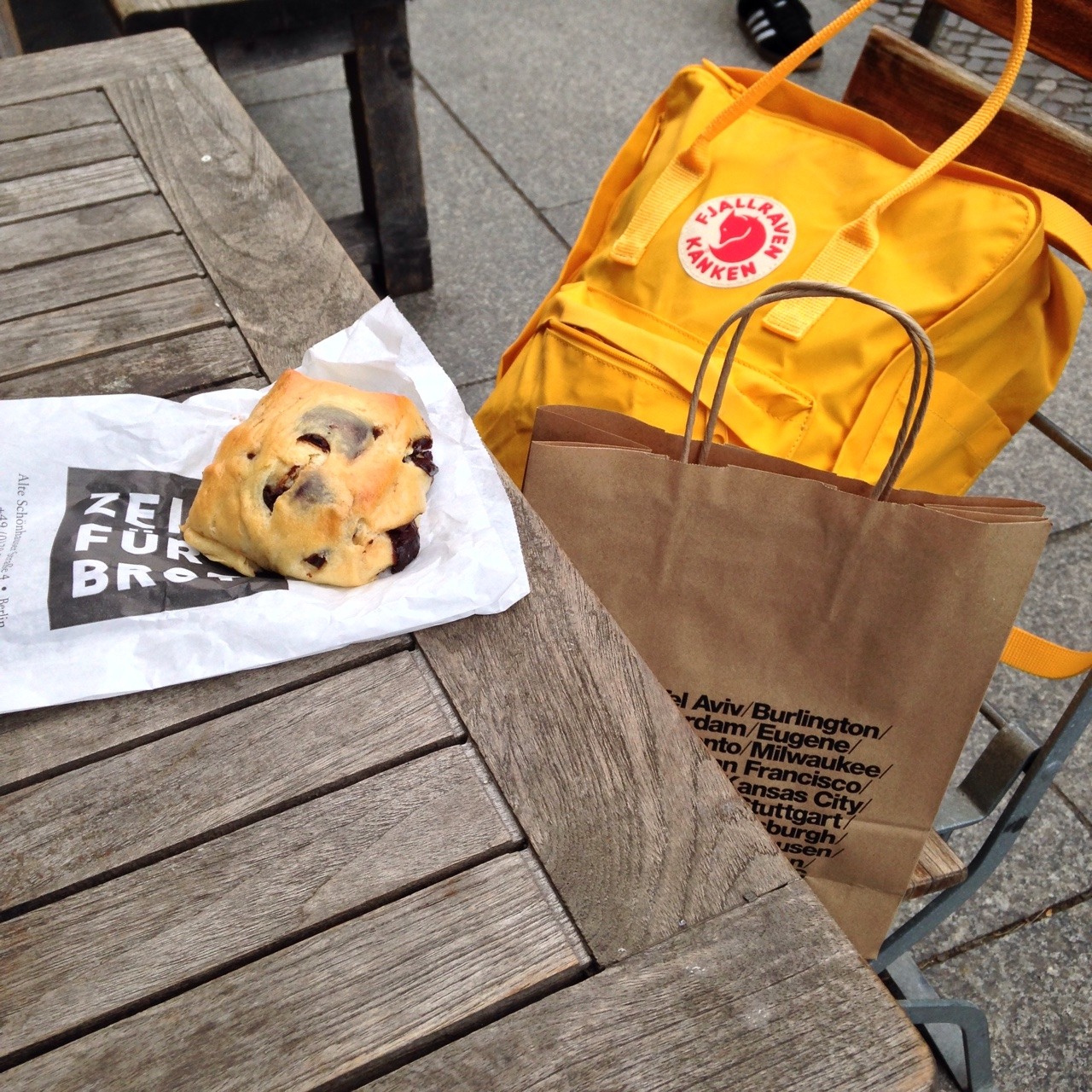 smolprincess:  a yellow day in the city 