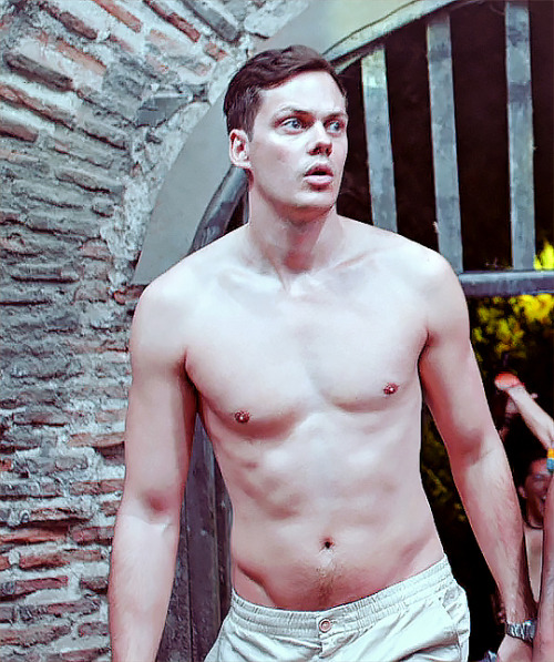 bethskarsgard: Bill Skarsgård as Mateo ➛ SOULMATES (1x04) layover My god 