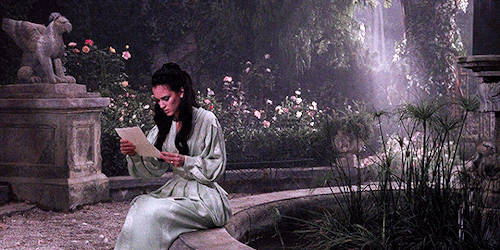 dailyhorrorfilms: Winona Ryder in Bram Stoker’s Dracula (1992) dir. Francis Ford Coppola