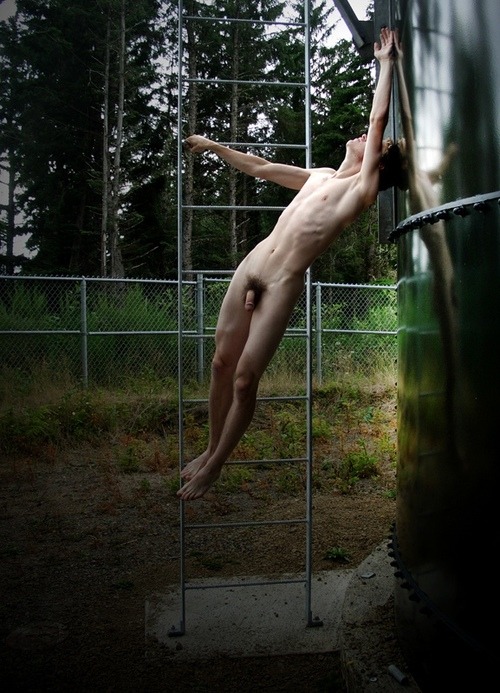 ncringolove:  ladder dance follow me: http://ncringolove.tumblr.com/ 