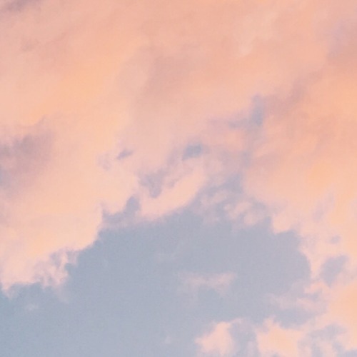 honeysyrup: cotton candy clouds