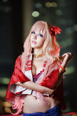 hotcosplaychicks:  Sheryl Nome Obelisk by