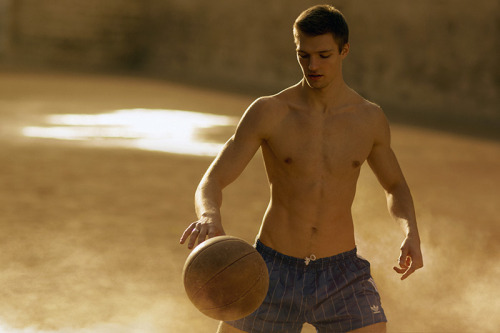 siroyagihkd:  “Basket Case” Wiktor Sudol by Eber Figueira for Fucking Young! Online Seguir leyendo 