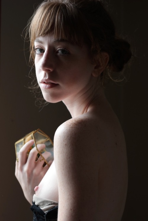 asmallwomanblog:  Portrait by @dianamsphotography 2016.