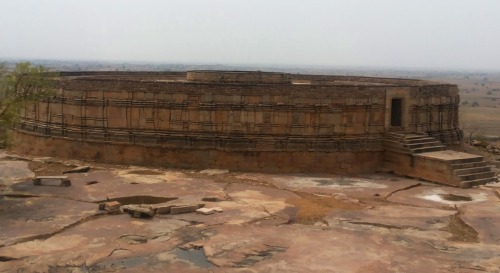 Mitawali temple, near Gwalior, Madhya PradeshDedicated to 64 yoginis and a Shiva temple in de midle.