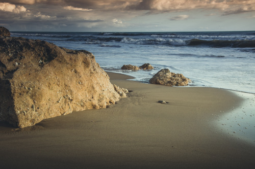 pedromgabriel:Decorations- Nightfall on the beach -