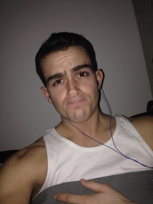 themoonatnight:  Embarrassing selfie 