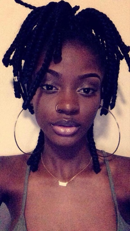 bombshellssonly:  @x_ittybitty