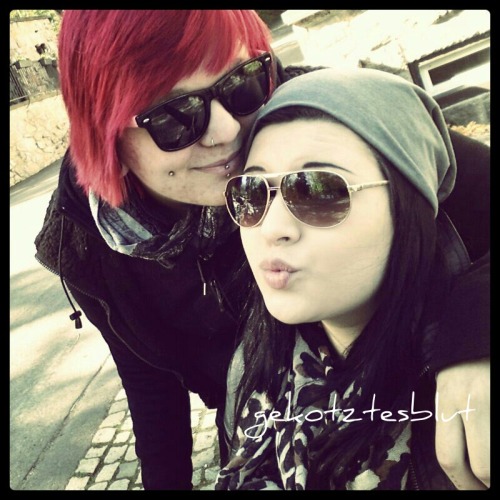 xxblutkotzxx:  Liebe   tolle Brille :D