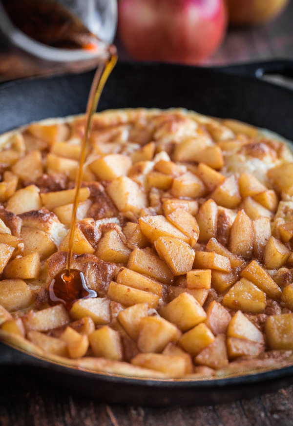 sweetoothgirl:Souffle Pancake with Cinnamon Apples