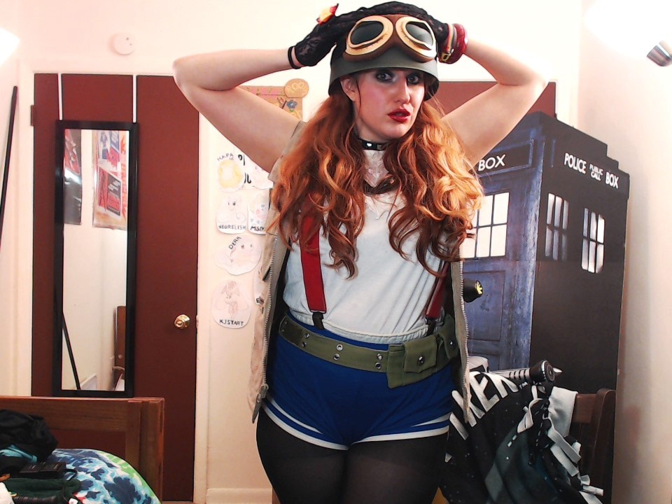 kayleepond:  She walks softly but she carries a big gun. (From the Tank Girl theme