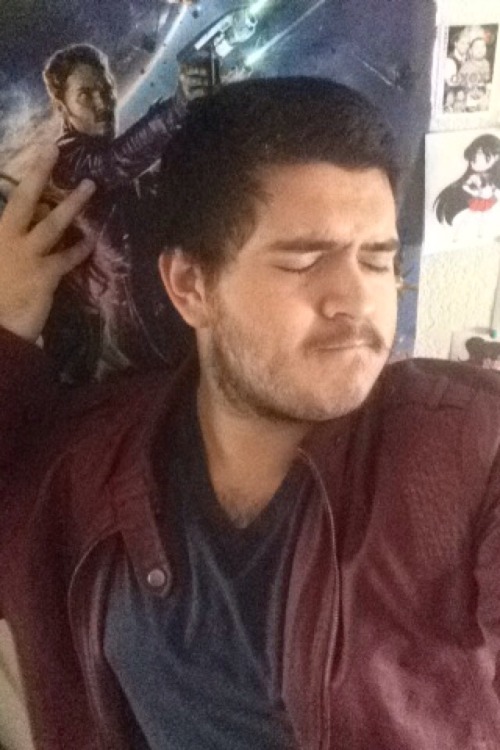 theoccasionalgod:  Last Minute Costume Ideas   Mafia Thug Superman Mid Change LumberJack The Beautiful and Talented Bae I mean Starlord