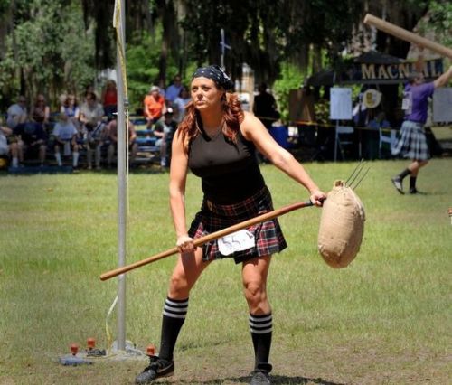 hieronyma: Scottish women of the Highland Games–kicking ass, wearing kilts and making you swoon. 