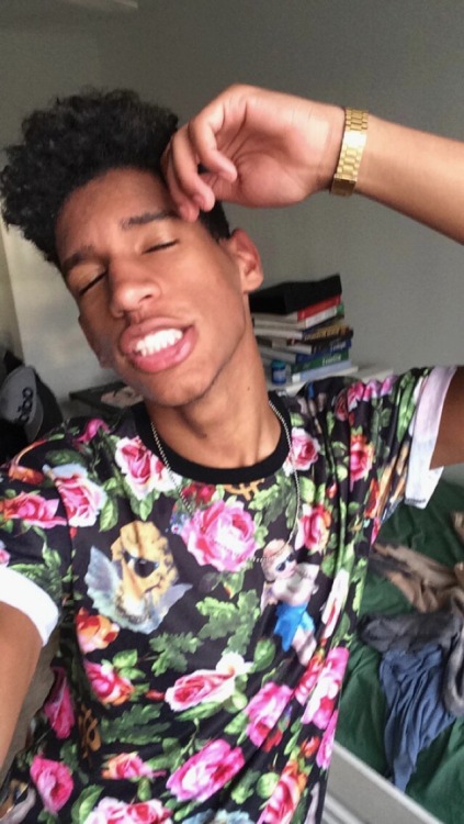 dunkinthesenuts:Is it too late for #BlackOutDay???