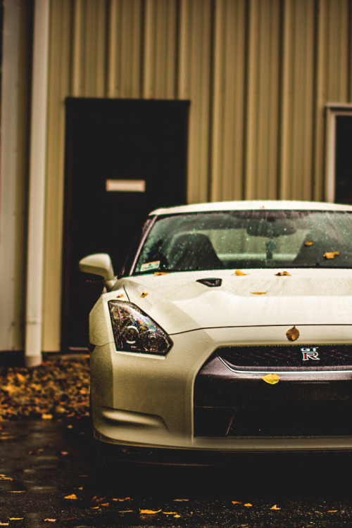 artoftheautomobile:  Nissan GT-R (Credit: Dume Photos)